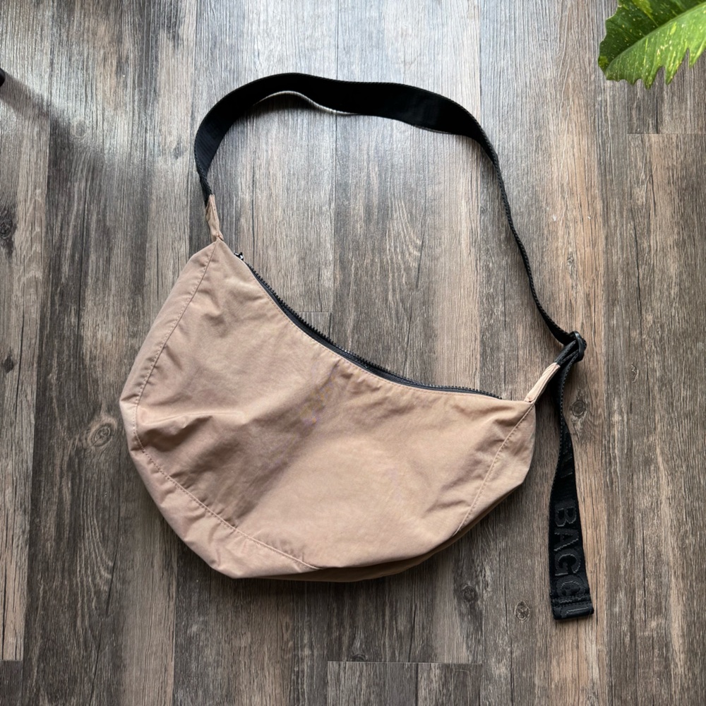 BAGGU Medium Nylon Crescent Bag
